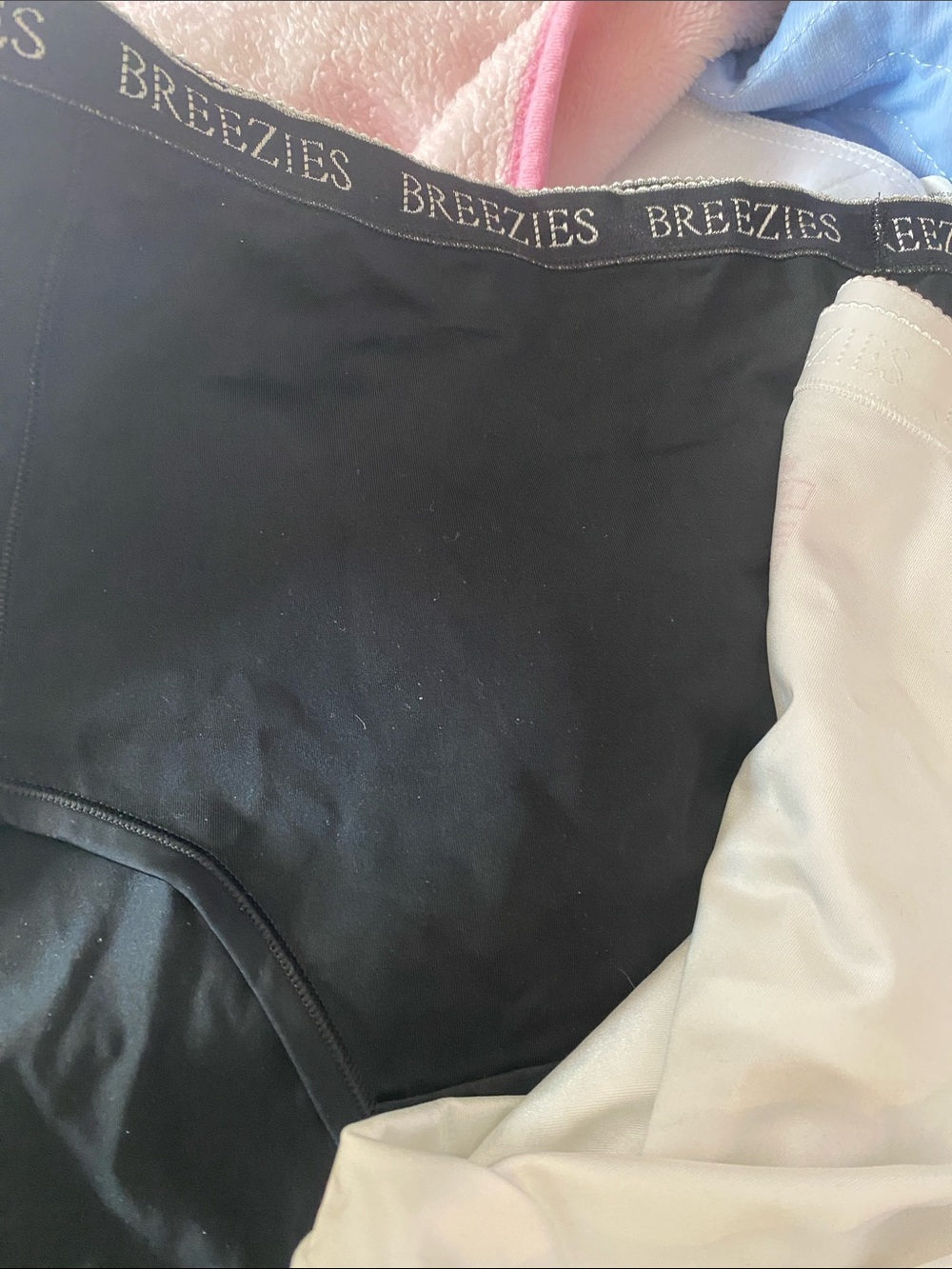 Breezies Seamless High-Waist Briefs in Black, White, Blush, Nude New no tags - Picture 2 of 5
